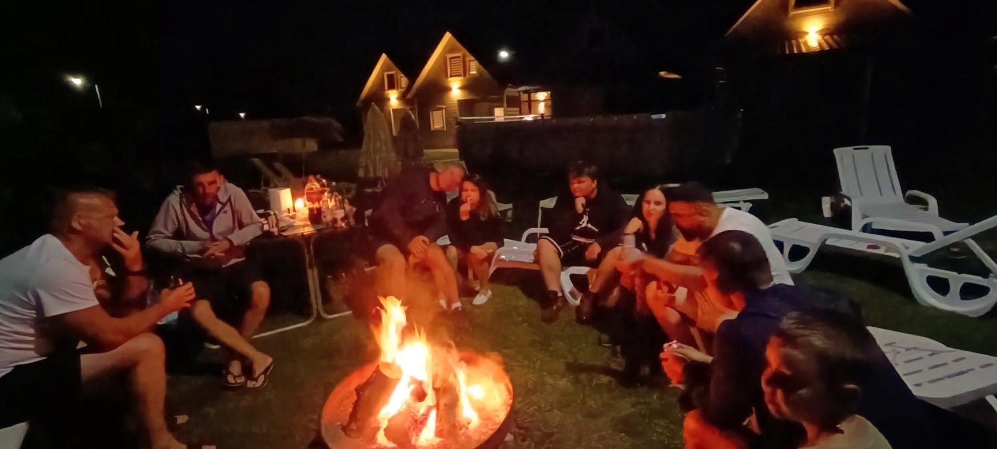 Domki Nadmorska Oaza Nad Morzem I Jeziorem Jeezierzany Exterior foto